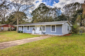 Fresh, Updated Home in Mobile with Patio and Yard